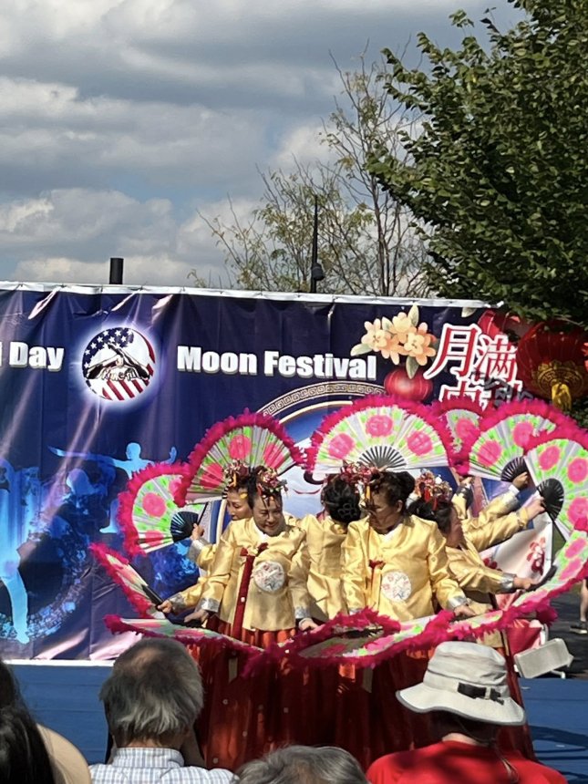 추석 잔치 부채춤.jpg